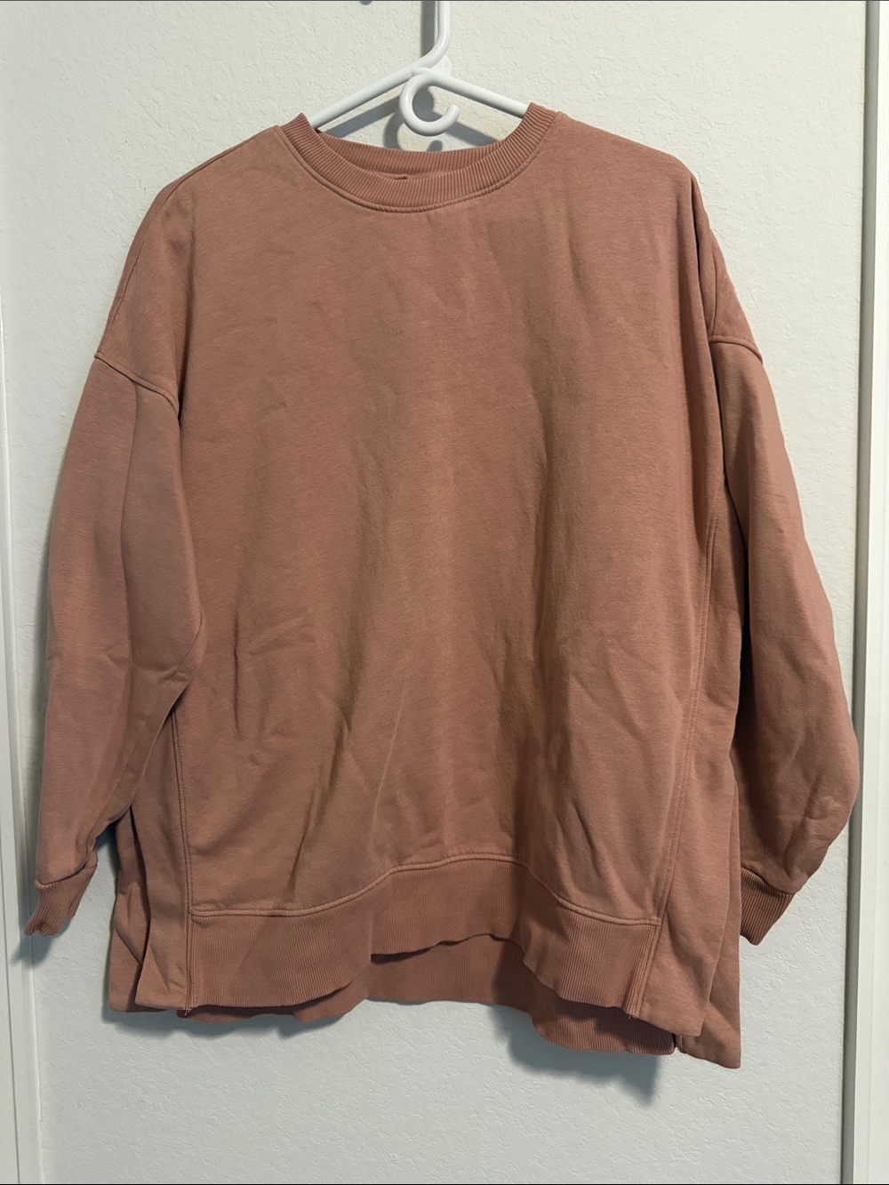 Lou & Grey Relaxed Crewneck Sweatshirt in Dusty Rose